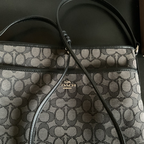 Classic COACH pre-loved cross body bag - Picture 10 of 12